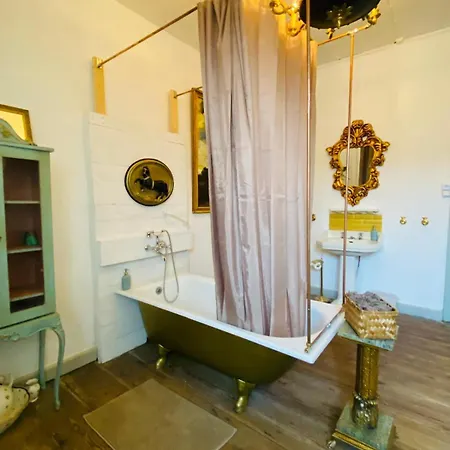 Chateau Ciers Bed & Breakfast