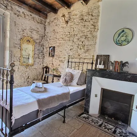 Chateau Ciers Bed & Breakfast *